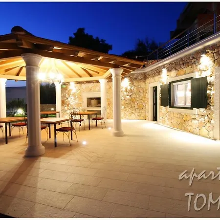 Tomas *